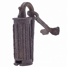 Замок навесной, тип Б по классификации Колчина(1959), тип 3 по классификации Томтлунда(1978). Конец 11 - начало 14 века. 