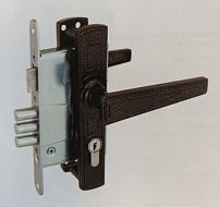 Д-град Зенит ЗВ4-3.01Р бронза 3 ригеля м/о 55 Замок врезной с/руч (15) Д-град Зенит ЗВ4-3.01Р бронза 3 ригеля м/о 55 Замок врезной с/руч (15)